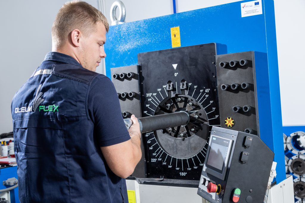 Profesionalno prešanje hidrauličnih priključaka prema specifikaciji proizvođača